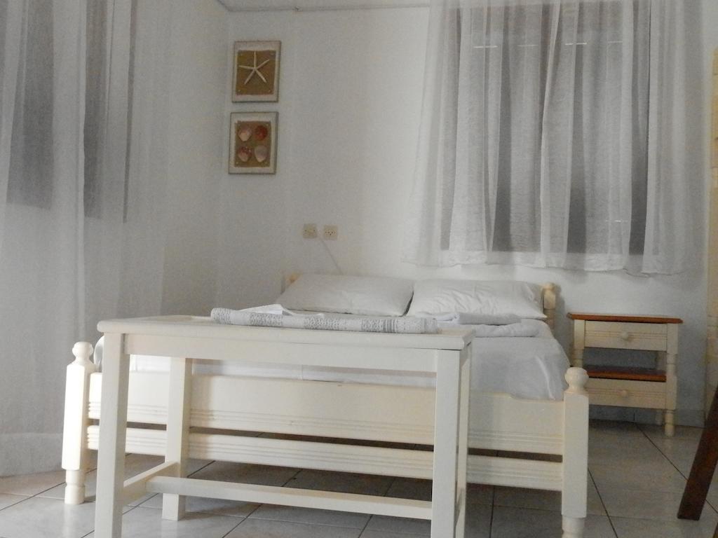 Aeolos Hotel Apartments Gythio Zimmer foto