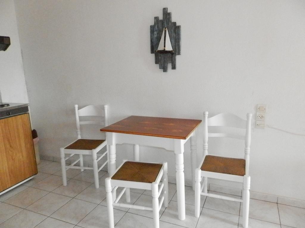 Aeolos Hotel Apartments Gythio Zimmer foto